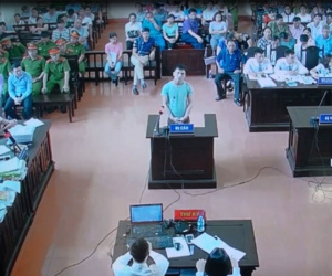 Phiên xử bác sĩ Hoàng Công Lương: 'Chưa bao giờ mang nước rửa RO đi xét nghiệm' ?!