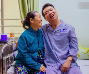 Trang nhật ký xúc động về mẹ của cậu trai bị liệt nửa người và tâm sự của những đứa con không còn mẹ