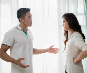 Trong tình yêu, im lặng không phải là vàng mà chính là liều thuốc độc kết liễu những tháng năm hạnh phúc