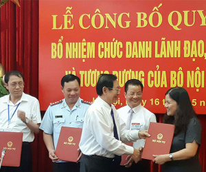 Bộ Nội vụ bổ nhiệm 4 vụ phó ngay sau khi trúng tuyển