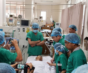 'Hiệp sĩ đường phố' bị đâm nặng nhất đã tự thở được