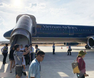 Tạm giữ bằng lái phi công hạ cánh nhầm đường băng ở Cam Ranh