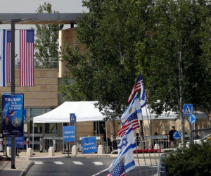 Treo thưởng 100.000 USD để đánh sập Sứ quán Mỹ ở Jerusalem