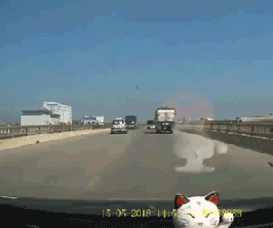 Video Taxi tông trực diện vào xe tải vỡ nát đầu: Nguyên nhân khiến tất cả bức xúc