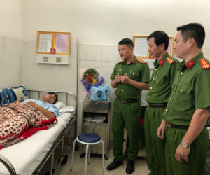 Công an TP HCM dành tiền thưởng phá án để đóng viện phí cho 'hiệp sĩ'