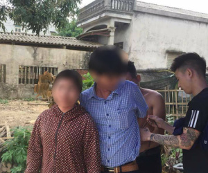 Dân vây bắt hai vợ chồng đi ô tô bán gà giống vì nghi ngờ bắt cóc trẻ em