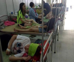 Video: Hơn 70 sinh viên ngộ độc sau buổi liên hoan