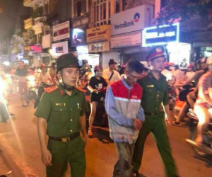 Vụ chồng cũ quay về đâm vợ trước mặt 2 con gái: 'Mẹ vừa nuôi chúng em và người cô bại liệt, vừa còng lưng trả nợ cho bố'