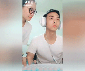 F.A mau xê ra, trào lưu giả vờ tát rồi hôn này chỉ dành cho hội có gấu thôi!