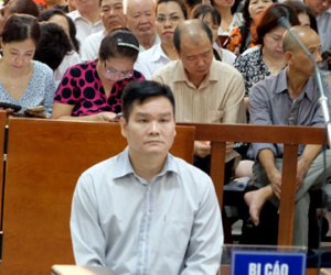 Hàng trăm nạn nhân dự phiên xét xử tiến sĩ 'dạy học làm giàu'