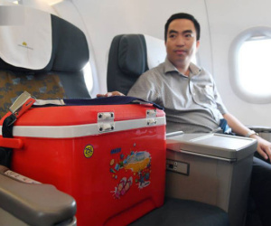 Hành khách 'đặc biệt' trong chiếc thùng lạnh trên hành trình bay gần 700km cứu người