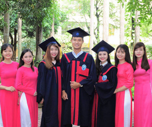 Khoe bảng thành tích học khủng, cô gái vẫn khuyên 'nên ra ngoài trải nghiệm thực tế để tích luỹ kinh nghiệm'