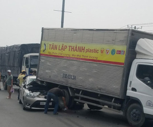 TP.HCM: 5 ô tô đâm liên hoàn, nhiều người may mắn bò ra khỏi cabin thoát chết