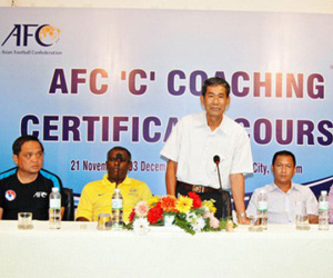 Người trong cuộc nói gì về cuộc họp 'dung tục' của quan chức VFF và VPF?