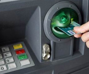 'Chiêu' tiết kiệm trăm nghìn tiền phí giao dịch ATM