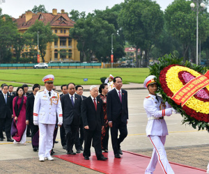 Đại biểu QH viếng Chủ tịch Hồ Chí Minh ngày khai mạc kỳ họp thứ 5