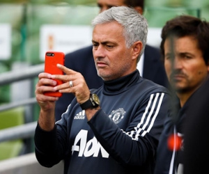 Mourinho xóa tài khoản mạng xã hội sau chung kết Cup FA