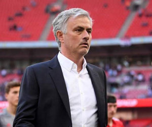 MU cả mùa tay trắng, Mourinho 'giận cá chém thớt' lên bệnh binh