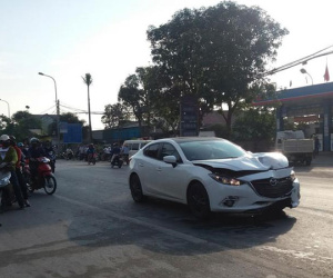 Người chị khóc ngất khi thấy em gái tử vong do ô tô đâm phía sau