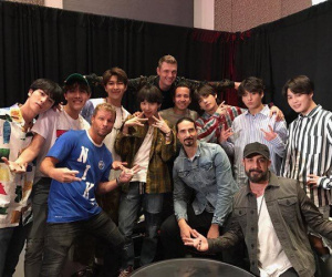 Nhóm nhạc huyền thoại Backstreet Boys nhận là fan của BTS và hào hứng khoe ảnh