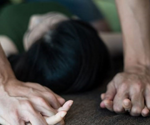 Chủ tiệm tóc bị khách nam kéo vào phòng ngủ hiếp dâm