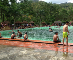 Quảng Ninh: Nam sinh lớp 10 chết đuối trong bể bơi khu du lịch