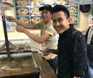 Hoài Linh dành thời gian sang Mỹ thăm bố mẹ và con trai