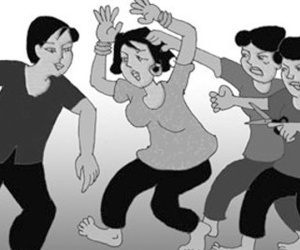 Nữ 9X lôi tình địch vào xế hộp đánh ghen bị tạm giam 2 tháng