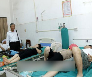 Ôtô chở hơn 40 người Việt Nam gặp tai nạn ở Lào