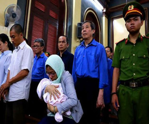 'Trợ thủ' của đại gia Sáu Phấn bị tăng án phạt do đem con nhỏ đến tòa