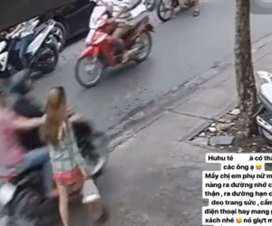 Hai tên cướp đi xe máy táo tợn giật dây chuyền, khiến cô gái ngã sấp mặt trên vỉa hè Sài Gòn