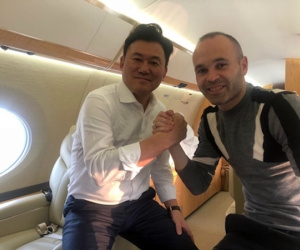 Iniesta thông báo sang Nhật chơi bóng