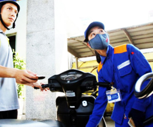 Xăng cõng 4.000 đồng thuế môi trường: Chuyên gia khẳng định vẫn còn quá thấp