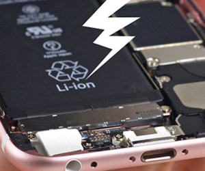 Apple có thể hoàn trả 50 USD cho chủ nhân thay pin iPhone vào năm ngoái