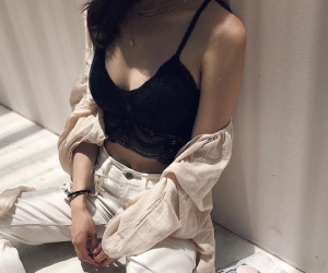 Ngày nóng 'chảy mỡ', các nàng cứ mặc áo 2 dây theo 5 công thức này là mát và xinh hết nấc