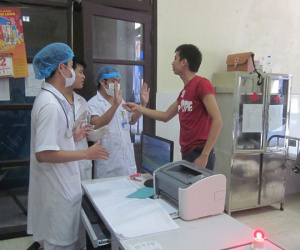 'Tại sao bác sĩ thường bị đánh ở bệnh viện công, viện tư lại không?'