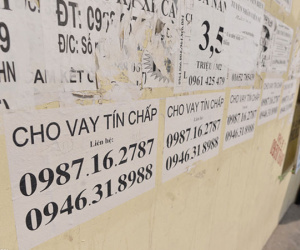 Quảng cáo tín dụng đen, rao vặt bủa vây phố phường Hà Nội