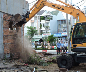 Video: Vũng Tàu cưỡng chế hàng chục nhà lấn chiếm ven biển