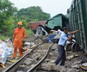 300 công nhân giải cứu hiện trường vụ hai tàu đâm nhau