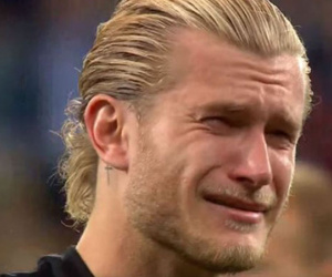 Thủ môn Karius bật khóc và xin lỗi vì sai lầm tai hại