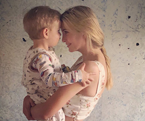 Ảnh Ivanka Trump ôm con trai bị phản đối trên mạng xã hội Mỹ