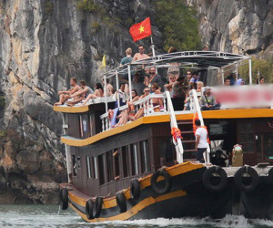 Du khách từ Cát Bà thò mặt sang Hạ Long là bị đuổi?