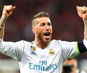Ramos đánh cùi chỏ vào đầu Karius trước khi Real vượt lên