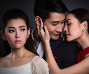 Cô bạn thân nham hiểm, vừa giúp tôi cầu hôn người yêu, đêm đã lừa tôi lên giường