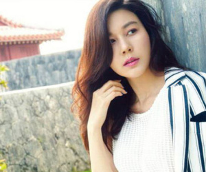 Mỹ nhân 'Phẩm chất quý ông' Kim Ha Neul hạ sinh con gái đầu lòng ở tuổi 40