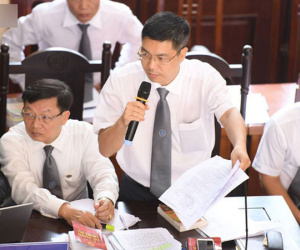 Nóng: Xuất hiện nghi vấn 'con dấu giả' ngay khi tòa xét xử BS Lương quay lại phần xét hỏi