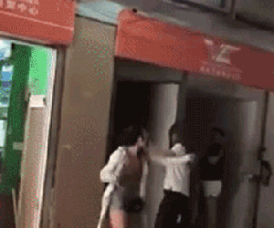 Trần tình của người chồng chứng kiến vợ mới đánh ghen dã man vợ cũ: 'Tôi không bênh ai cả nhưng thật sự thấy xót xa'