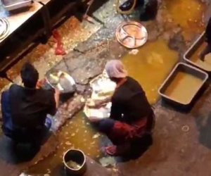 Kinh hãi cảnh nhà hàng rửa bát đĩa trong vũng nước bẩn ngoài đường