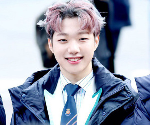 Nam idol sinh năm 1998 bị kết án tù vì tội cưỡng hiếp trẻ vị thành niên nhưng vẫn tỉnh bơ hoạt động