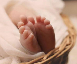 Người mẹ đã 'chết' 42 ngày vẫn hạ sinh hai cậu bé sinh đôi khỏe mạnh